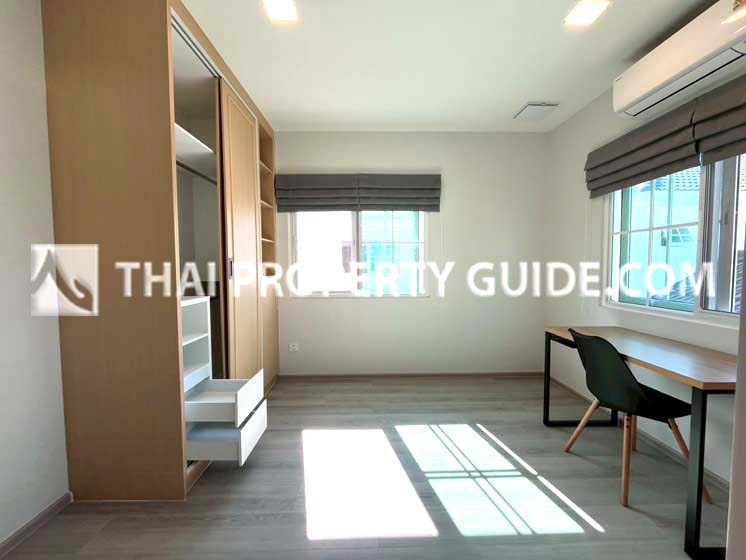 House with Shared Pool in Bangnatrad 